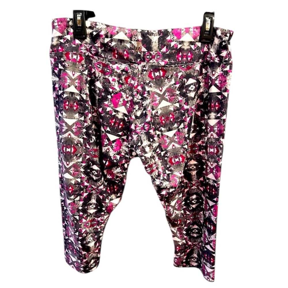 Black/White/Gray/Fuchsia Capri/Cropped Leggings by Balance Collection. Size=XL